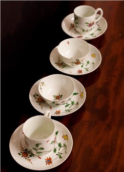 English Worcester factory honeysuckle pattern china